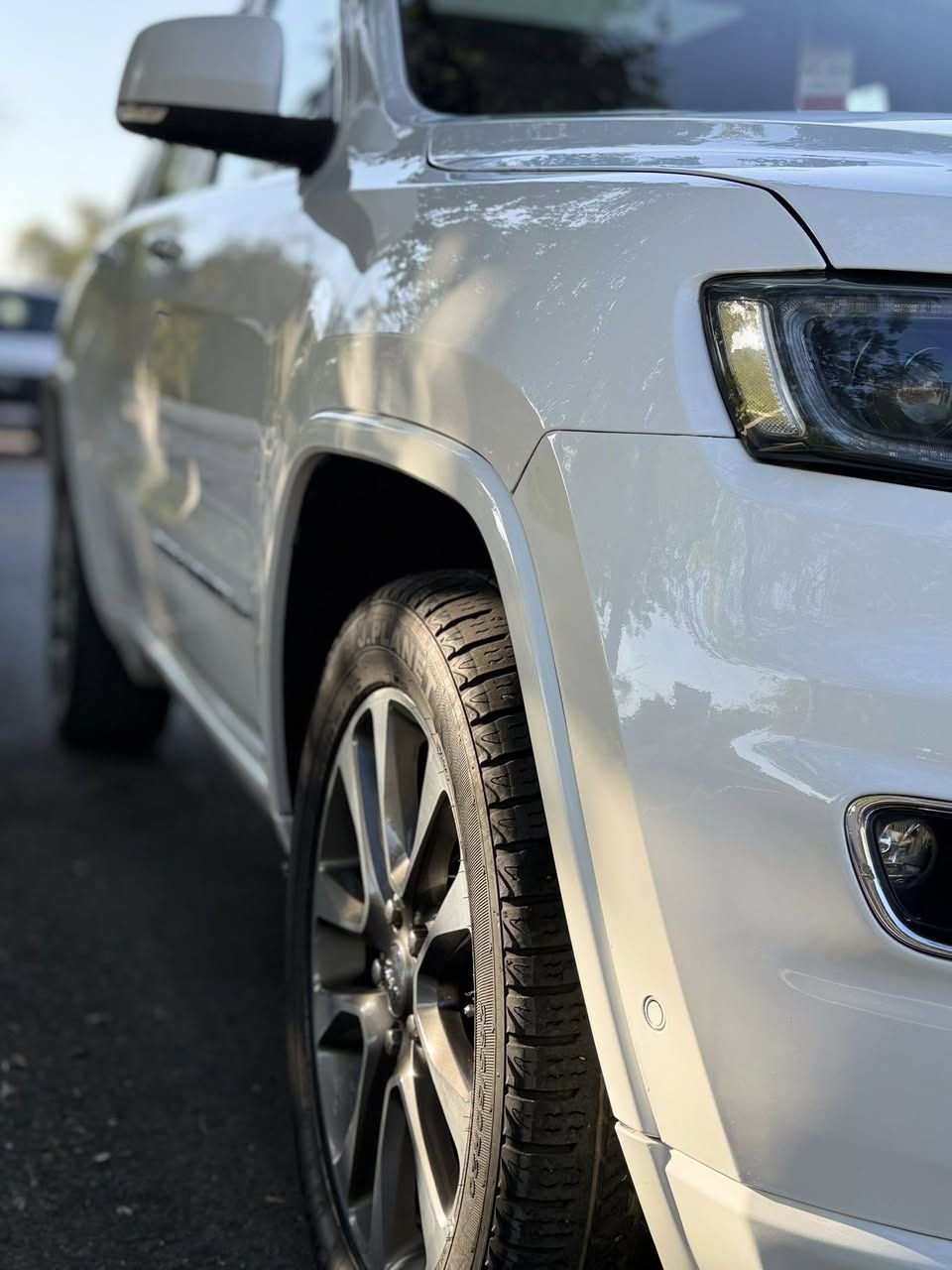 السلام عليكم جيب خليجي للبيع موديل 18  فول مواصفات لمتد بلاس سيارة بسمي  ماشية 118 سيارة بيهة قطعة وحدة تبديل بلادي السيارة كلش نظيفة وجاهزة السعر 23  بيها مجال   الاستفسار على هاذا الرقم  فقط ***********
