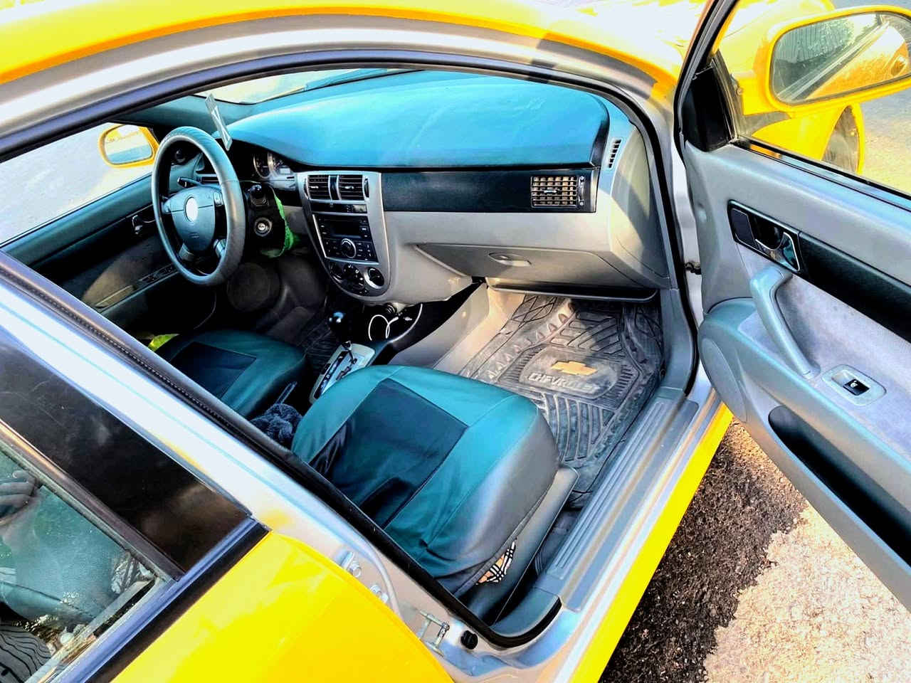 السلام عليكم
اوبترا 2007
السياره نضيفه وحلوه عل بلادي 
كير ومحرك كهربائيات كله شغاله
دواخل نضيفه 
حادثه جاملغ خلفي شرط بدون دواخل
مكفوله من شواصي دواخل 
رقم انكليزي  وب اسمي اريد مداور
***********
