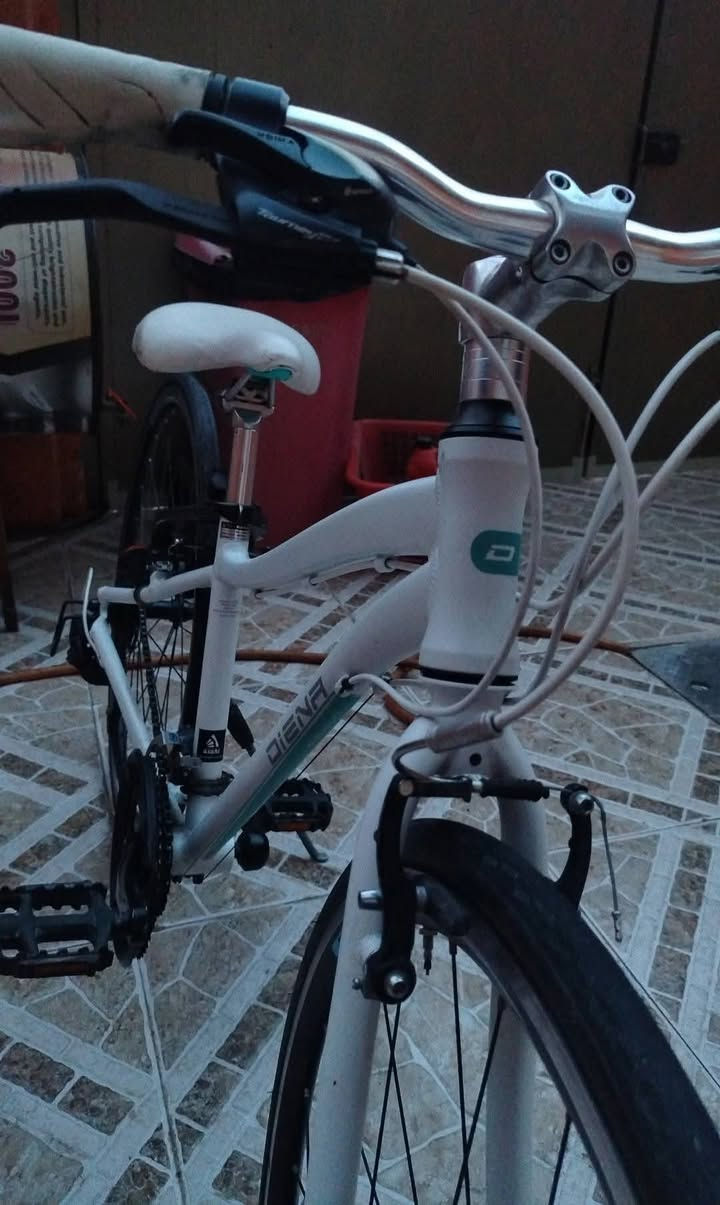 بايسكل C700 للبيع
ماركة DIENA فافون خفيف حيل 

وزن 10 كيلو 

كيرين 3 نمر و 8 نمر 
لون ابيض 
بريكات شغالة فول 
السعر 160 وبي مجال 
الموقع الجاني الايسر حي الصديق


**إذا كنت صاحب هذا الإعلان وتريد حذفه لأي سبب، رجاءا أرسل رسالة إلى الدعم الفني**