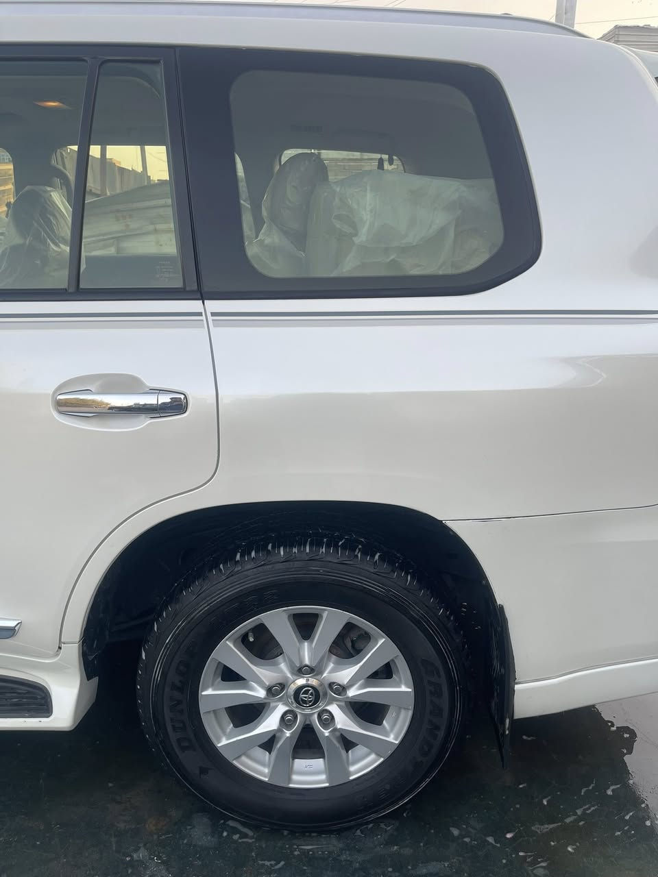 🚗 للبيع لاندكروزر GX.R 🚗
📌 الموديل: 2014

📌 محدّث: 2021 (داخل وخارج)

📌 المحرك: 6 سلندر

📌 الممشى: 100 ألف كم حقيقي

 📌حادثها جاملغ إمامي مصبوغه احزام للتحديث 

كفاله قماره وشاصي وكير ومحرك 

سعرها 315 يعني 3 شدات و15 ورقه 

مكان السياره بغداد البلديات 

الاتصال (***********) 📞
