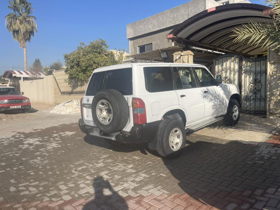 باترول مزاد ٢٠٠٨ محرك ٤٥٠٠ كير عادي سياره بيها قطعين بخ بدون حادث محرك كير اكسلات كله شرط دبل اكسل شغال  تبريد تدفئه شغال حداديه جديده  سياره اي نقص مابيها تخم تاير جديد  
الاستفسار ***********
