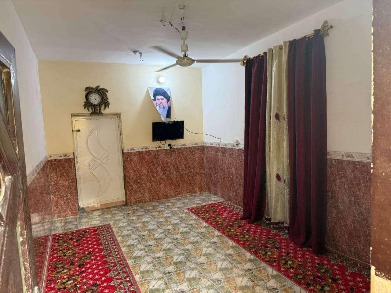 بيت 200 متر للبيع منطقة الفلاحية
خلف جامع المحمود
البناء طابوك و غرفتين بلوك  والبيت عكاده
*********** - ***********
