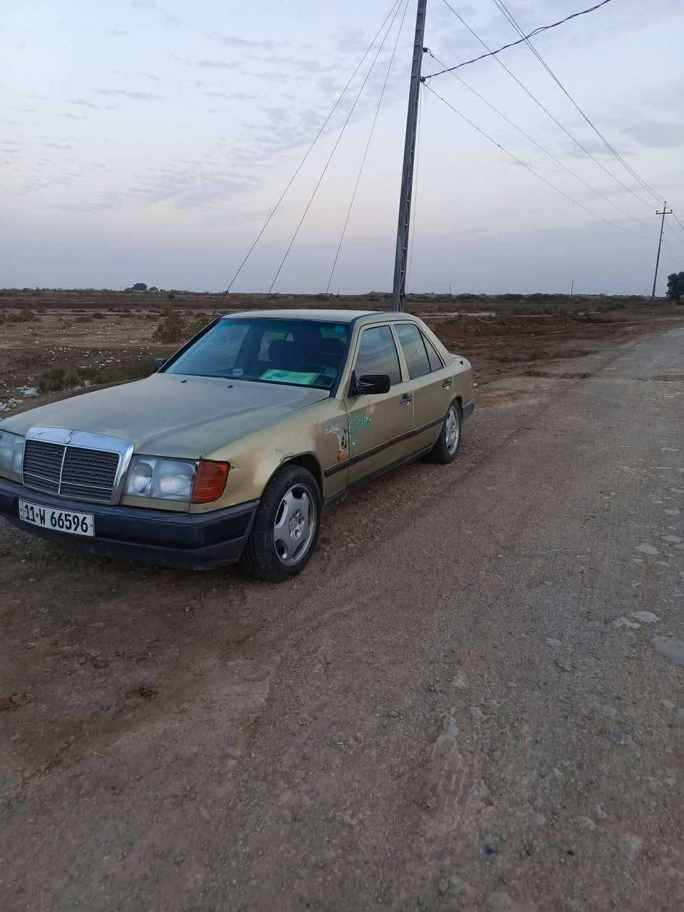 السلام عليكم مارسدس دب للبيع 300 رقم بغداد انگليزي سنويه 27 كير ومحرك 2500 فيفي تي حداديه وسط تخم تاير سياره قواعد دبل سليمه 
السعر 32 
مكاني ناصريه الغراف 
***********
