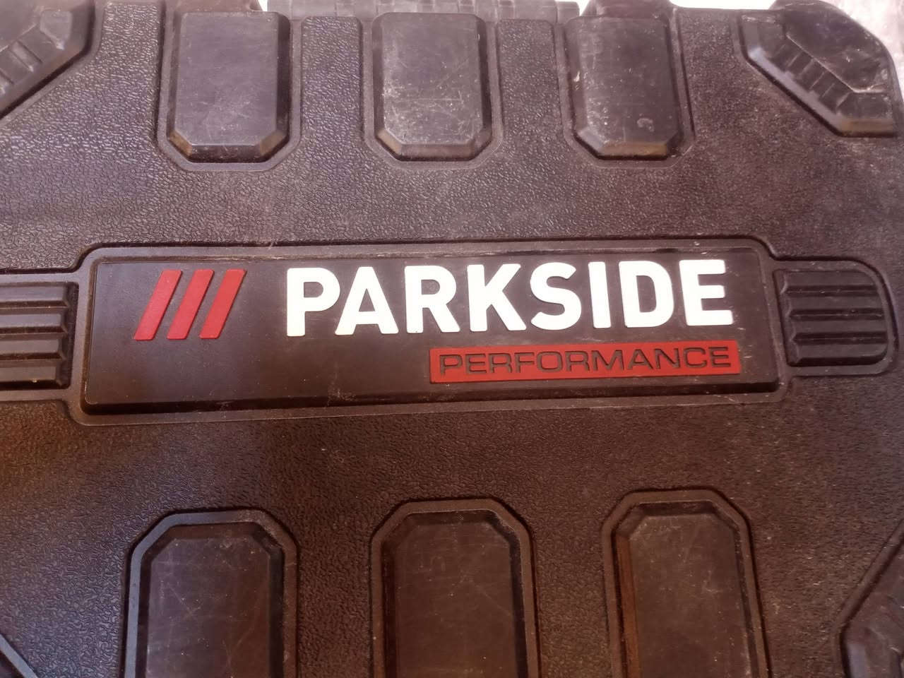 السلام عليكم
دريل بارك سايد باله الماني الاصلي مستخدم
استخدامات فتح و شد و ثقب
بدون بطاريه وشاحنه
فقط دريل وجنطه شرط العمل 
متوفر باعداد وفيره
السعر 60 وبي مجال بسيط التواصل ***********
واتس اب + ماسنجر
