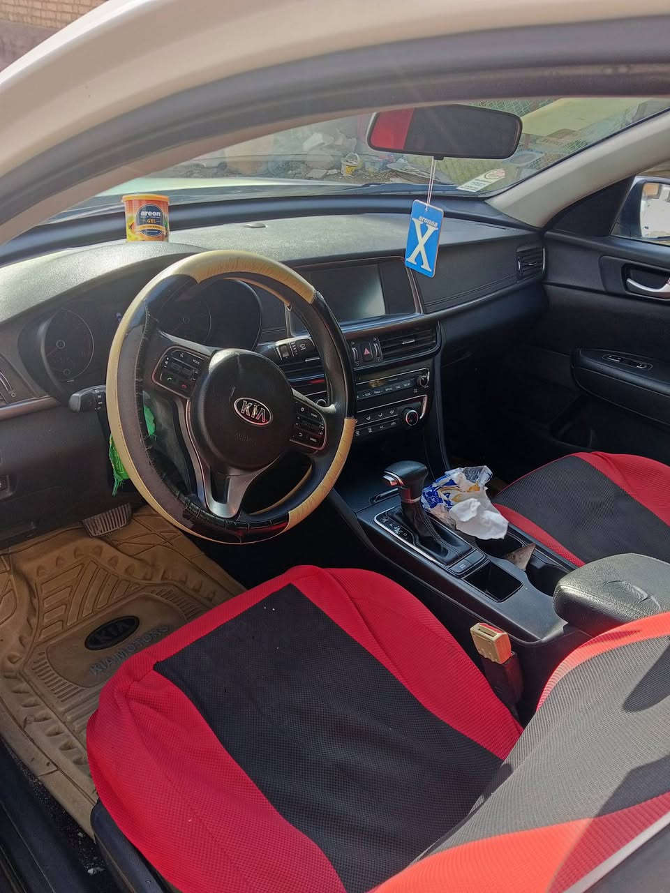 سلام عليكم سيارة كيا ابوتيما موديل 2018 كير ومكينة وحداديه وتدفئه وتبريد السيارة جاهزة من كلشي الرقم بغداد بأسمي المكان ناصرية السعر 142 رقمي هذا***********
