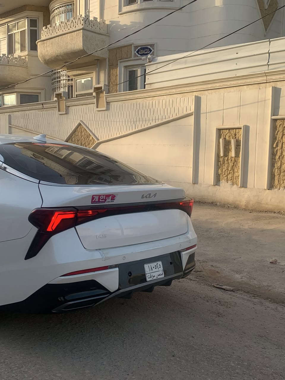 للبيع |كيا كي فايف  2025 غاز
وارد كوري 
السعــر : 170 
تفاصيل السياره :
الموديل : 2025
العداد :30 الف كيلو 
المحرك :4 سلندر
القير : ٨ سرعات 
اللون الخارجي : ابيض 
اللون الداخلي : اسود جلد 
الحاله : نضيفه جدأ
موصفات الراحه :
تشغيل ودخول بدون مفتاح  
تشغيل عن بعد 
تنزيل وتصعيد الجامه بصمه 
مقاعد جلد 
مقاعد اماميه مسخنه ومبرده 
ستيرن مسخن 
ذاكره مقعد 
الترفيه والتقنيه :
Apple CarPlay 
BIuetooth
نضام صوتي فاخر 
راديو اقمار الصناعيه 
منافض شحن يوسبي 
النضمة الامان : 
فرامل طوارئ اوتماتيكيه 
مراقبة النقطه العمياء 
كامره خلفيه 
تحذير مغادرة المسار 
سياقه ذاتيه 
تنبيه المرور الاماميه 
قراءت اشارات المرور 
مراقبة السائق 
مساعد الركن 
نضام الثبات الكتروني
مصابيح LED
اضاءه اوتماتيك
رادارات مري 
شاشه متصله 
كير موس 
وضعيات سياقه 
مقعد السائق كهربائي
 والستفسار :
*********** 
مكاني بابل
