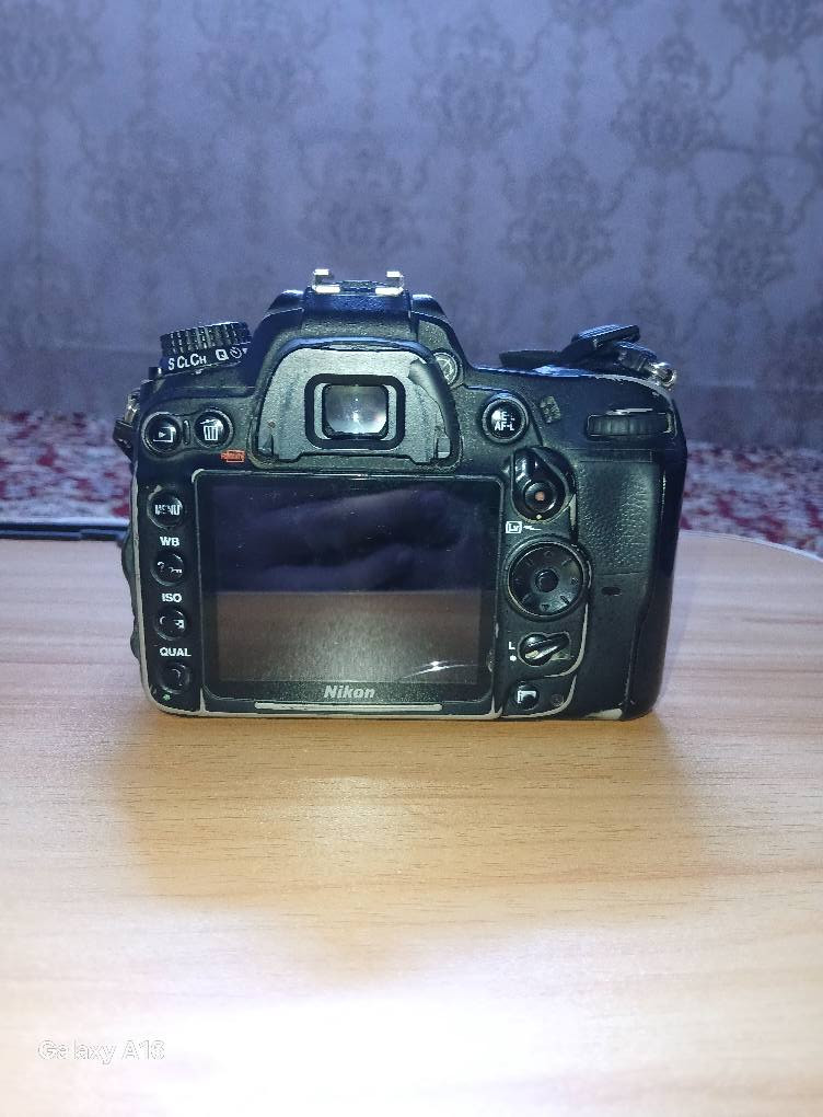 سلام عليكم
كامره نيكون للبيع  d7000 
مالحقاته 
عدسه 18_55+ بطاريه +شاحنه+جنطه +حزام كتف  

سعر ٣٥٠.     نضيفه 90%
مكاني بغداد.  توصيل موجود    ***********
