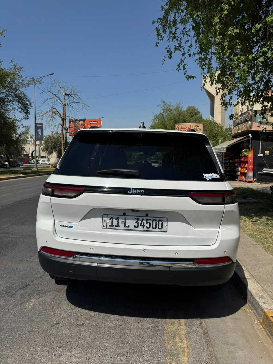 للبيع للبيع
** Jeep Grand Cherokee 4xe**

** موديل 2022**

- وارد أمريكي
- ممشى: 44,000 كم
- محرك 2.0 تيربو + هايبرد (e-sive
- ⁠-in Hybrid)
- قوة 375 حصان
- دفع رباعي (4x4)
- جير أوتوماتيك 8 سرعات
- لون أبيض / داخلية جلد أسود
-  3 شاشة كبيرة مع Apple CarPlay وAndroid Auto
- كاميرا خلفية
- ⁠صندوق كهرباء
- المقاعد 5 راكب
- حساسات أمامية وخلفية
- تشغيل بصمة ودخول ذكي 4 ابواب
- السيارة بحالة جيدة جدًا وجاهزة للاستخدام

🔹 ملاحظة: السيارة كانت تحتوي على ضرر أمامي وخلفي وتم إصلاحها.

💰 السعر: 290$

📍الموقع: بغداد

للاستفسار يرجى التواصل على الخاص أو الاتصال.

***********
