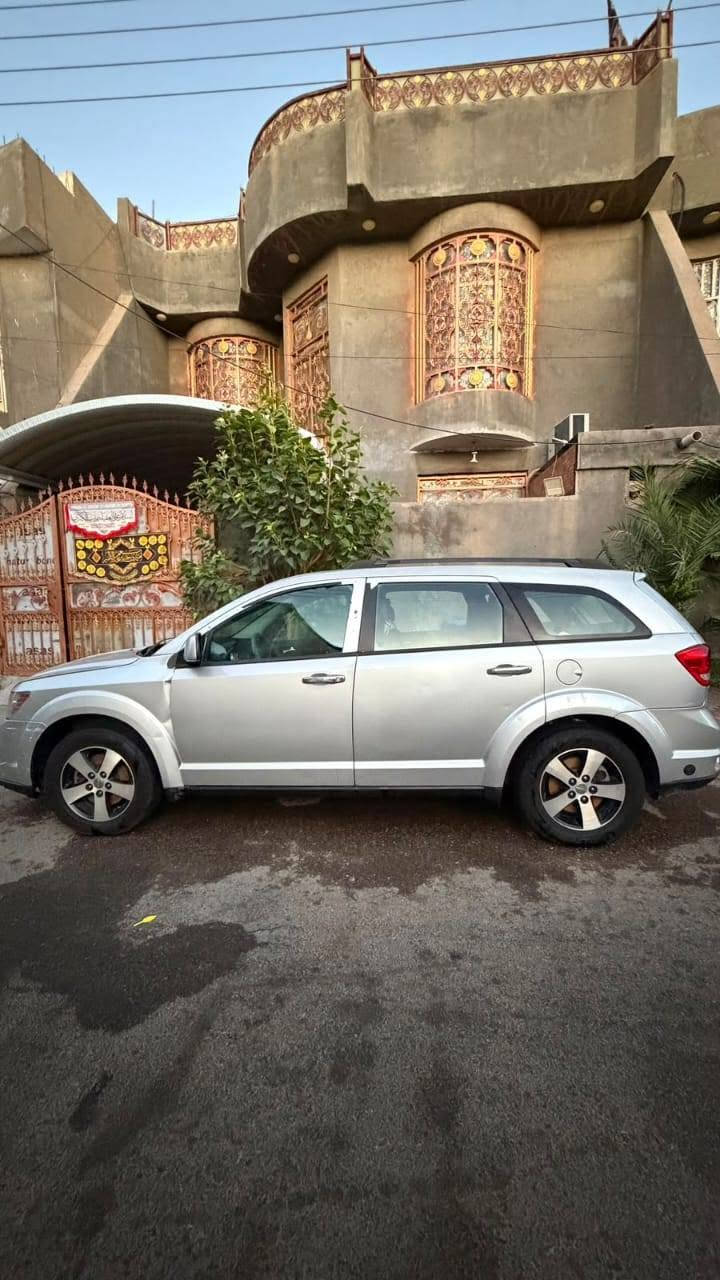 جورني 2013 ستة سلندر sxt شاشة جبيرة  سبعة راكب ثلاث قطع تبريد وارد امريكي بس ضربتها صفح جاملغ وشوية بنيد صور الحادث ما موجودة ع النت واليريد رقم الشاصي يدزلي رسالة بلكي يطلعها .. بيها منظومة غاز  .. رقم بغداد انكليزي
لون رصاصي 
تبريد وكلشي شغال لايتات جدد 
مبدل بيها ولف وشغالة المكينة حتى 200 تطلع سرعة ممكن تطلع لمكة .. حماوتها معالجة طبيعية 
السعر 103 وبيها مجال للشراي 
 ***********
