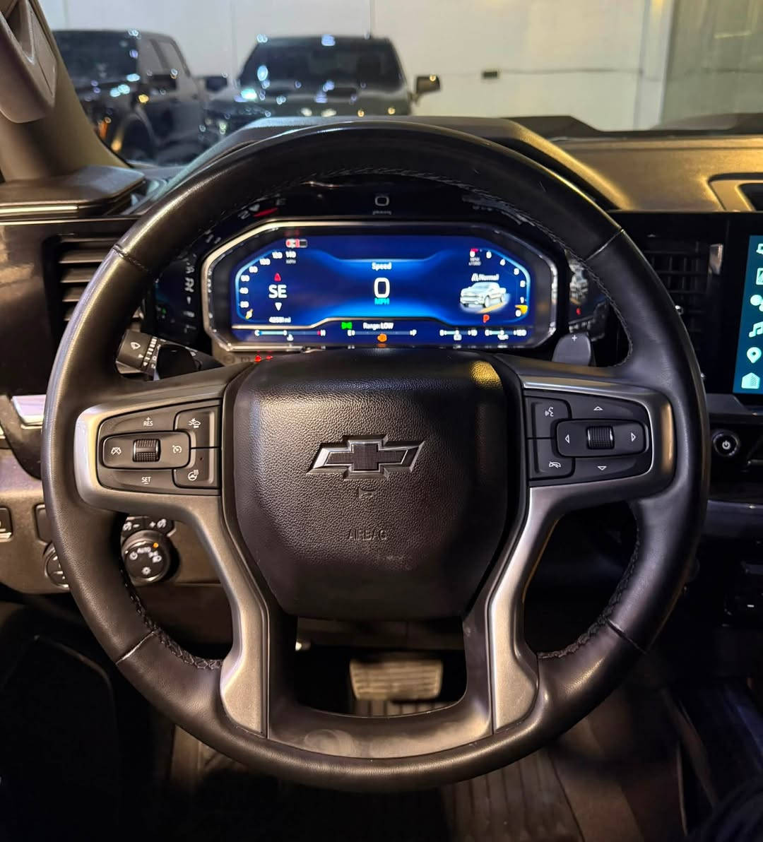 Chevrolet Silverado 
2024 LT 
V8 - 5.3L - 4x2

بسمە و شغال
شاشە و کامیرە
لایت لید
بگ لایت لید
کوشین کهرابایی
کوشینات هیتر
سوکان هیتر
رادار
باب طویل
بودی قصیر
ویل 22

42.000 mile
2 قطعە صبغ
سعر 370 ورقە

معرض ( مەدینە ) اربیل شارع ١٠٠م
***********
***********⁩⁩⁩
