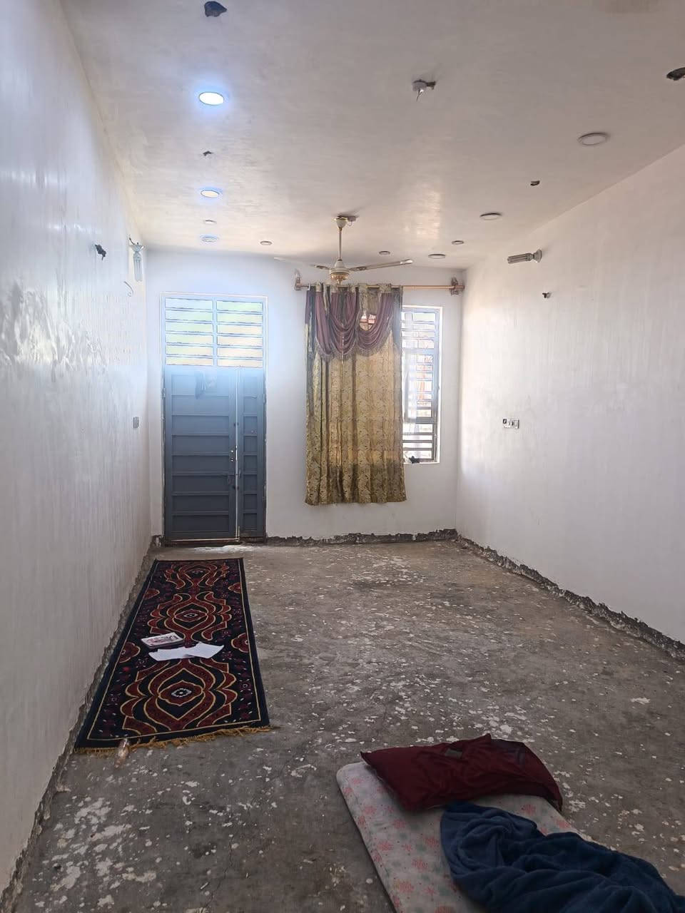 بيت للبيع 240م
+ قطعة للبيع 240م
حي الكوفة مقابل محطة عبد الحسن ملاغي فرع سيراميك بركات الحسين 
للاستفسار *********** 
خاص مغلق مكلف بالنشر
يتكون من 3 غرف وصاله ومطبح وديوانيه وصحيات بنيان حديث
