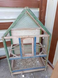 قفص طيور • طيور الحب • المعالف