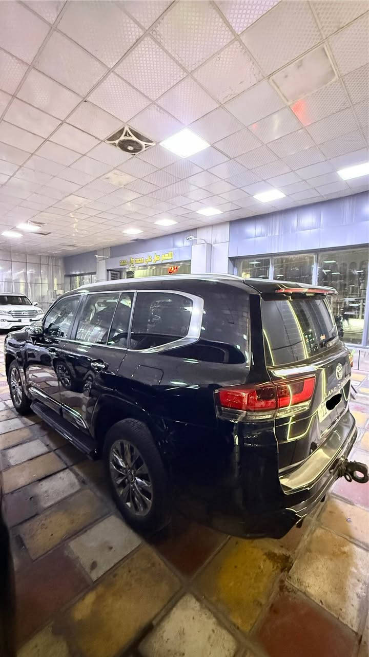 السلام عليكم 
لاندكروز 2024 VX LIMITED خليجي 
محرك 4.000
ماشية 44.000km 
رقم بغداد الجديد بسمي
اللون اسود 
داخل بيجي 
مواصفات الـVX معروفه فول 1/1
(سياره بيها مكان بارد بسيط و شخط مصلح PDR لباقي كفالة عامة من كلشي مكفولة من تبديل و صبغ و فتح بعدها جديدة ♥️
مكان السيارة بغداد) 

السعر: 735ورقة سعر بلاش بلنسبة لموصفات ل VX 🔥
*********** بغداد, العراق
