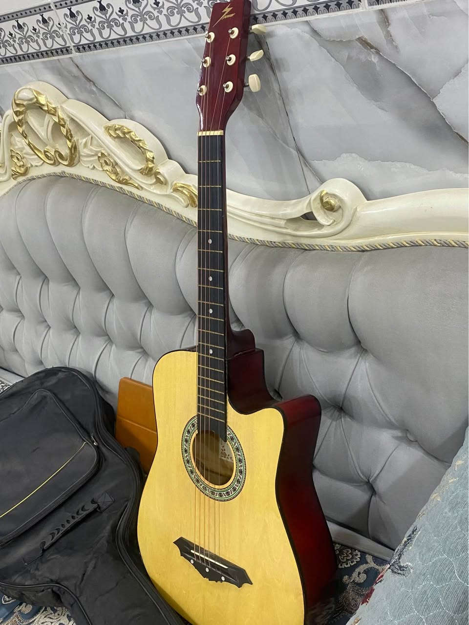 كيتار اكوستك باله نوعية اصلية خشب صوت عالي وصافي جدا فيه شلعه بسيطه ماماثرة يوجد توصيل مكاني بغداد ساحة ميسلون Colombo, Sri Lanka


**إذا كنت صاحب هذا الإعلان وتريد حذفه لأي سبب، رجاءا أرسل رسالة إلى الدعم الفني**