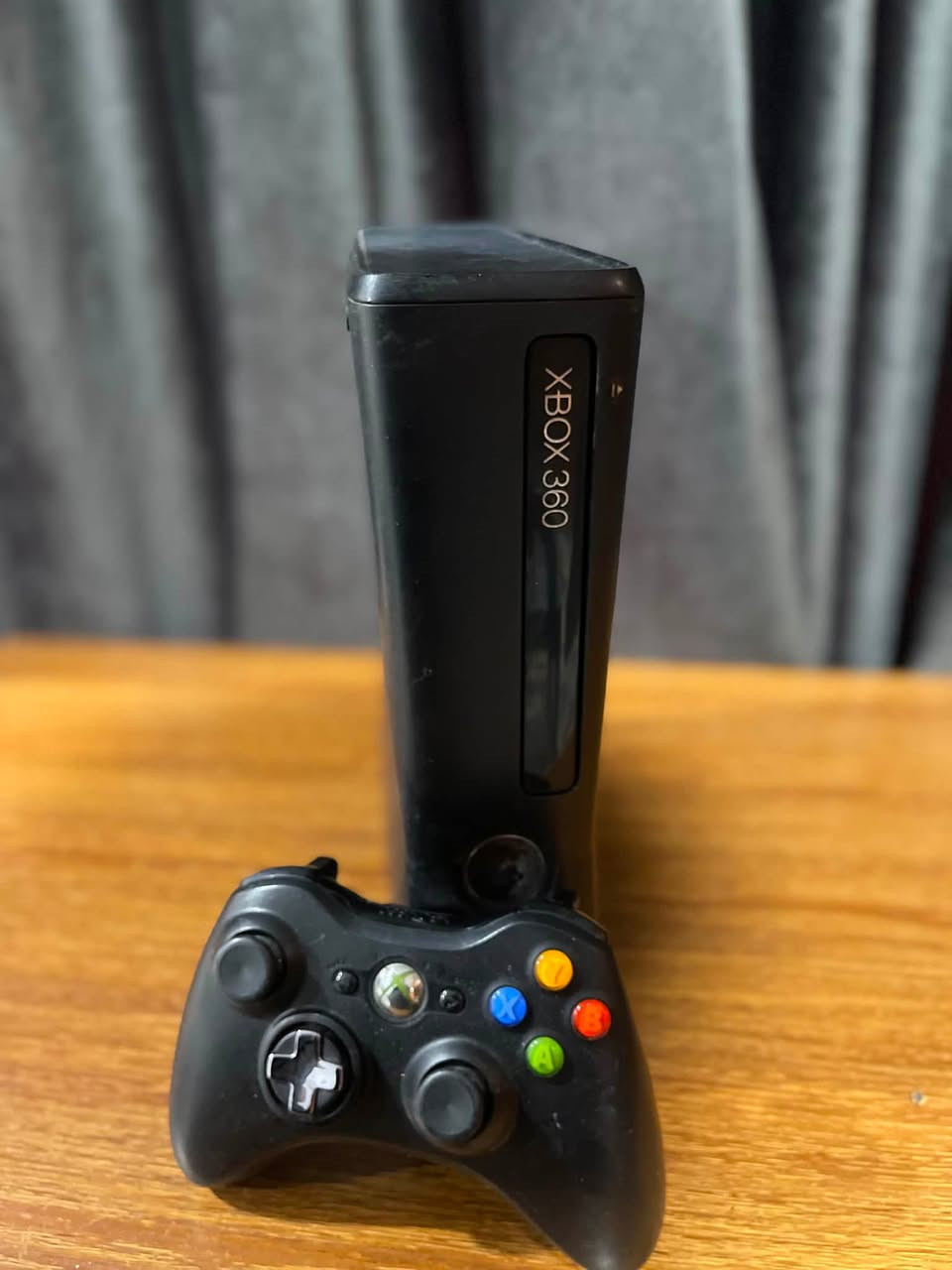 اكس بوكس 360 سلم
ذاكره 250gb
 خير من الله مهكر🎲🎳
ملحقات
يده بلوتوث اصليه🎮
محوله اصليه 
الجهاز شغال ضمان 3 ايام✅
الموقع  موصل ايسر
السعر 115 بي مجال للشراي
 الشراي يتصل او يتدلل
***********
