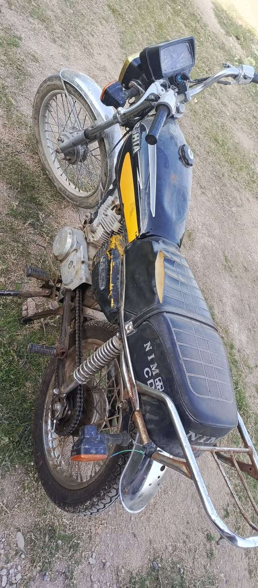 دراجه ايراني 4 كير موديل 2021
يرادلهة تعديلات بسيطه و بيه خلل بلهندر بسيط 
كلشي بيه شغال الضوة و التاير جديد زنجيل جديد 
بس بدون اوراق متوازي على بيعتها سعرها 175
ما متواجد خاص 
*********** وتساب 
*********** اثير
