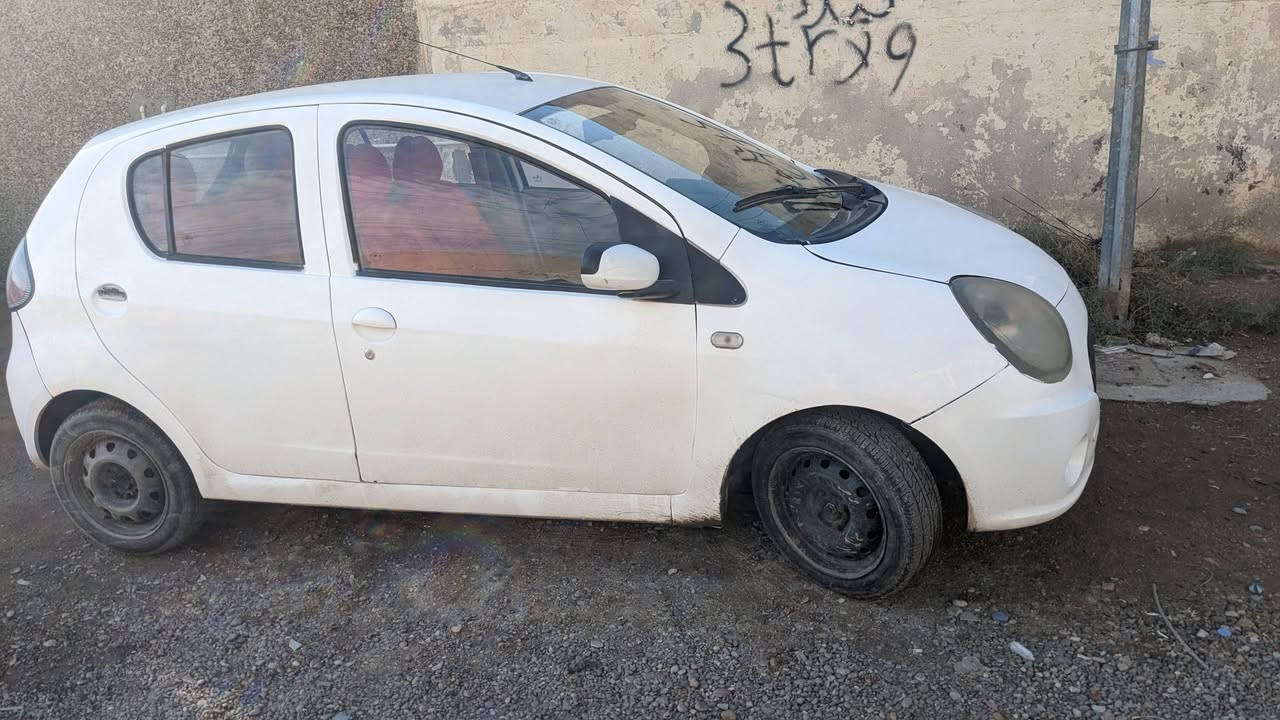 سلام عليكم (جيلي بانده) رقم الماني اصوليه بدون تحويل اتكفل سرقه وعشائر وقانونيات سياره شادله محرك جديد( كير اوتو ) وباتري جديد تخم تاير مسجل شاشه تبريد شغال ساره شغاله وين ميعجبك اطلع بيه( سعره 25 ) او مراوس بسياره   اتصال على رقم ***********
