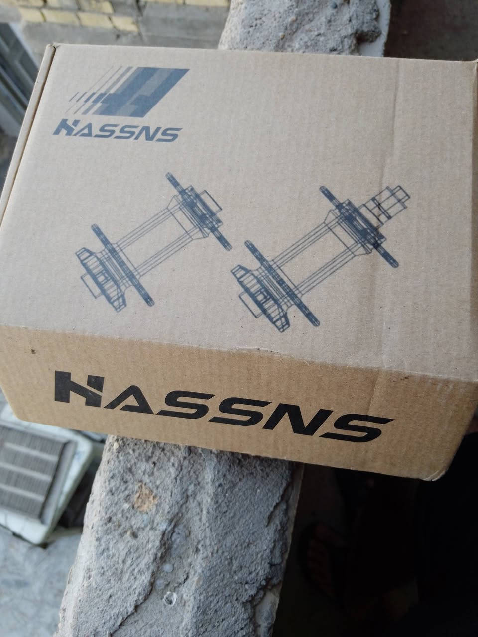 طقم هبات HASSNS PRO7 أصلي
أمامي وخلفي (A Pair). 
 36H (36 ثقبًا) مناسب لجنط 36 سلك.

مصنوع من ألمنيوم 7075-T6 عالي الصلابة وخفيف الوزن.

محامل مغلقة (Sealed Bearings) تعطي دورانًا سلسًا وعمرًا أطول وتحتاج صيانة أقل.

 مناسب لدراجات MTB (الدراجات الجبلية).

 لون أسود.

جديد وفي علبته الأصلية.

خفيف الوزن مقارنة بالهبات العادية
دوران ناعم بسبب المحامل المغلقة.
قوي ويتحمل الاستخدام القوي.
مناسب لتركيب عجلات احترافية أو تطوير الدراجة
سعر 40$


**إذا كنت صاحب هذا الإعلان وتريد حذفه لأي سبب، رجاءا أرسل رسالة إلى الدعم الفني**