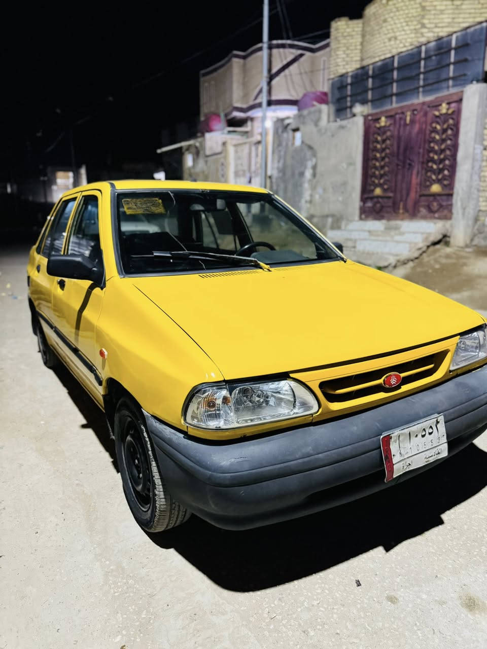 السلام عليكم سايبة للبيع موديل 2011 سيارة جديده معمره هلالات ومصبوغة حزام فقط للجمالية الباقي كفاله توني شادله مكينه وكير جدد حداديه نضيفة باتري جديد دوشمة جديد سياره ماعايزة هيئه غرامات مصفره السعر 23 
***********
