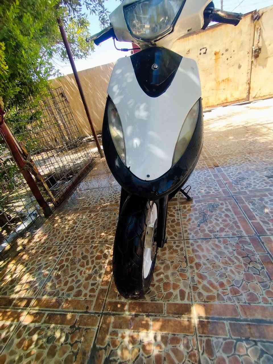 سلام عليكم
دراجه ماكس عدله بوشه49بلاديه 
مكينه مكفوله لا تنقيص ولا تبخير 
شغاله هندر و سلف كهربائيات شغاله 
باتري جديد تايرات جدد 
السعر500وبيها مجال بسيط 
بعقوبة حي المعلمين 
***********
