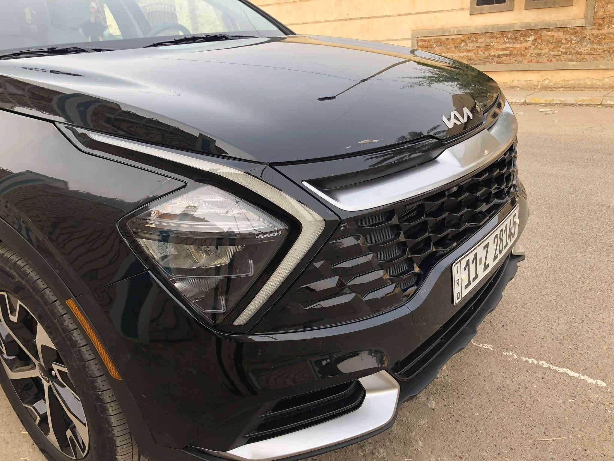 سبورتج 2023 وارد امريكي هايبرد فئة EX 
محرك 1600 تيربو سيارة قوية و اقتصادية جداً 
ماشية 18 الف ميل 

لون الداخل النيلي و الاوف وايت جلد (نادر و مرغوب)

المواصفات

تدفئة كشنات وستيرن
كروز سرعة
رادار امامي مانع اصطدام
تحديد مسار
نقاط عمياء
حساس جامة امامي
مانع تزحلق
سايد بريك دكمة
اربع  انظمة قيادة
SPORT, ECO, SMART, SNOW
فور ويل درايف 
حاكية بلوتوث 
بصمات ابواب 
تشغيل بصمه
تشغيل عن بعد

مضخم صوت سستم
حساس خلفي 
كشن سائق كهرباء
منفذ شحن وايرليس و كذلك مخرج شحن في الكشنات 
اشاير بلمري 
توقف ذاتي 
تبريد امامي وخلفي
شاشه دجتال متصل 
كامره خلفيه واسعة 
تبريد بيانو
بوصله
تحكم ستيرن كذلك شفتات 
لايتات لد امامي وخلفي

حادث دعامية امامية مبدلة تفصيخ بدون صبغ نفس اللون و بارد بسيط بخشم البنيد والجاملغ كما في الصور مكفول من الصبغ والتكحيل و بيها ايرباك 

السعر 210
مكان السيارة بغداد

***********
