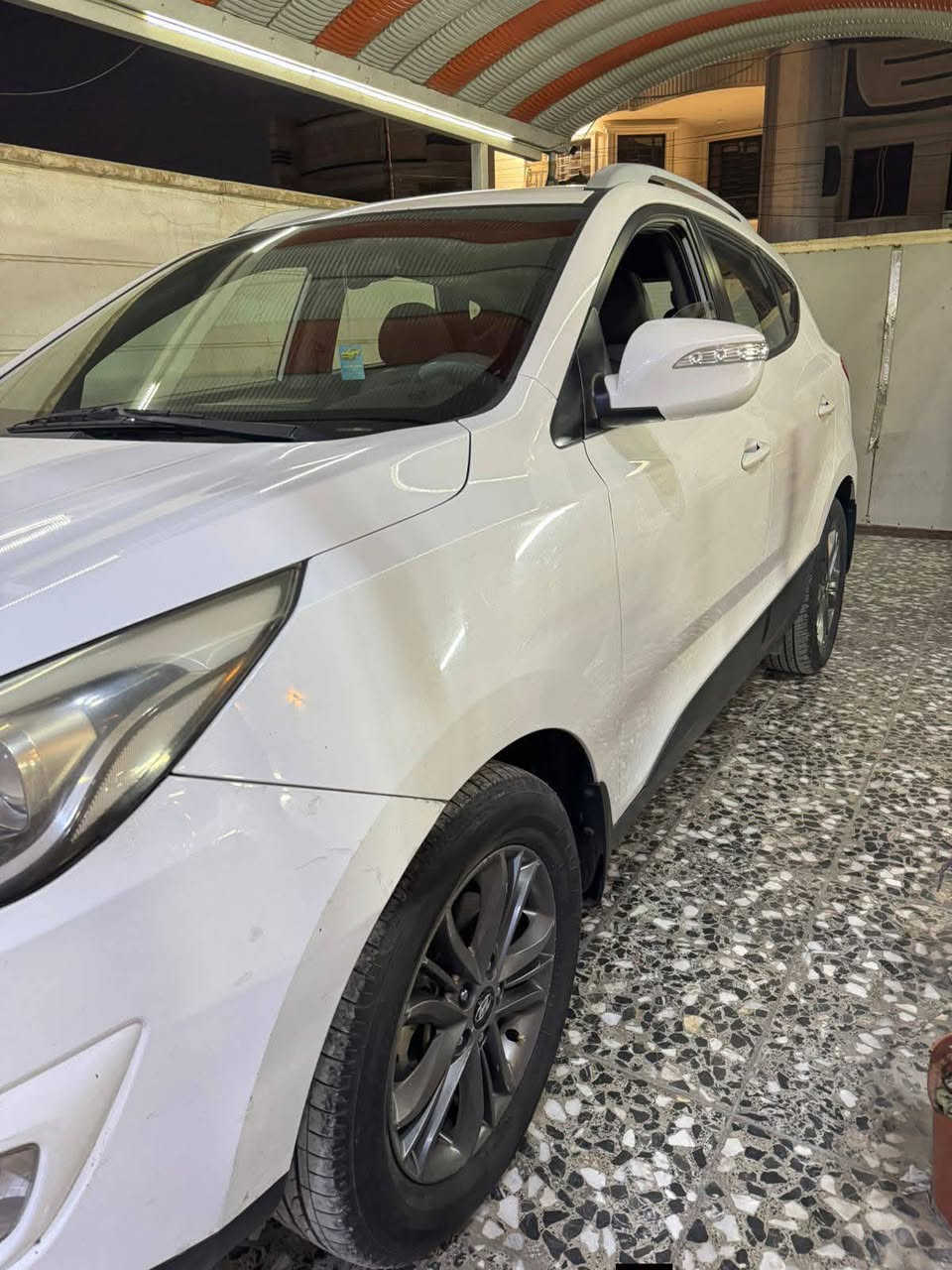 توسان ٢٠١٥ خليجي مكفولة بس بيها شخوط وكدحات مال الغسل بالبنيد
ماشية ١٦٠ الف
محرك وگير مكفول 
رقم بغداد ب اسمي
السعر ١55
***********
