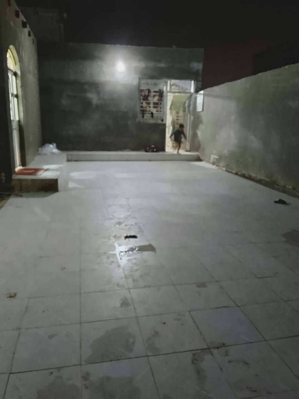 دار ليجار مساحة البيت 300 مترفي العماره منطقة المدثره في شارع الإمام علي يحتوي على ثلاث غرف وصاله ومطبخ ومنور عدد اثنين وديوانيه وساحه جبيره تقريبا 100متر  ايجاره 250 الف بناء حديث وكامل مخمر وسيراميك الاستفسار راسلوني خاص 
@إشارة


**إذا كنت صاحب هذا الإعلان وتريد حذفه لأي سبب، رجاءا أرسل رسالة إلى الدعم الفني**