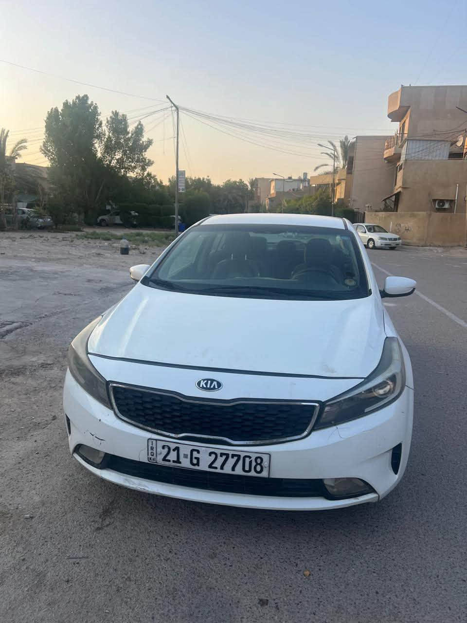 السلام عليكم للبيع كيا فورتي موديل 2018 السيارة بيها صبغ جاملغ وباب خلفي بدون دواخل  محرك دوش كير AT السيارة مكينه كير تبريد كهربائيات كلها على البلاد سيارة كلش جديده 
السعر 108 بيها مجال بسيط جدا شرط التحويل مكاني بغداد المنصور ساحة اللقاء 
التواصل على الرقم ***********
