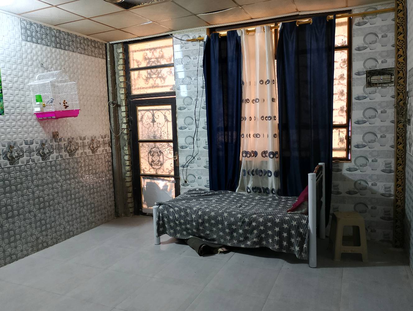 بيت لليجار او للبيع كربلاء الحر مقابل المستشفى التركي شارع محطة غاز الحر  200 متر 4 غرف نوم مع ثلاث صحيات حديقة كراج سياره بناء جديد 