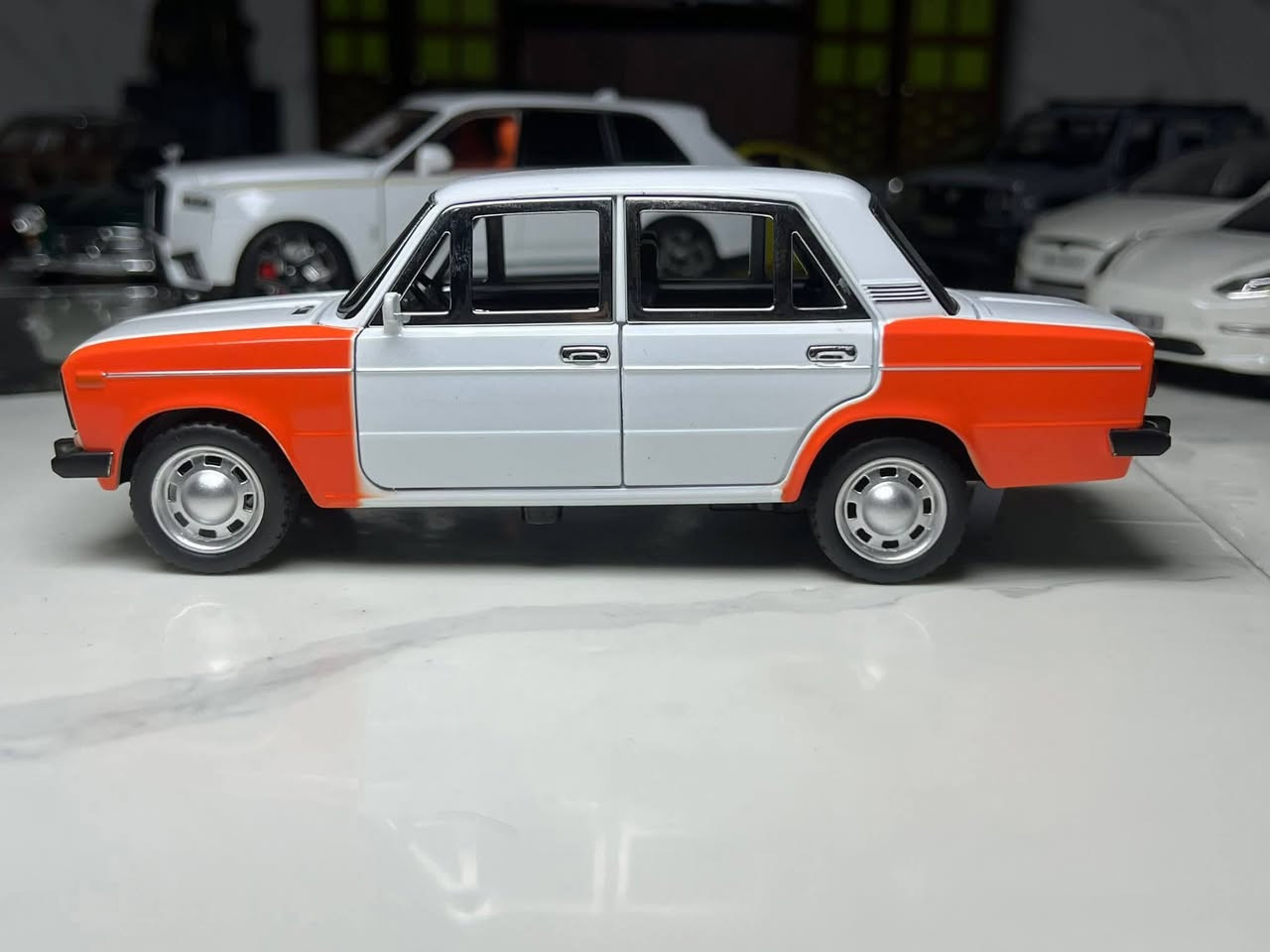 لاده حديد ثقيل جدا سياره الشارع العراقي القديمه تتفتح ابواب جنطه بنيد محرك ضاهر سستم كامل صوت واضوية ستيرن متحرك دبلات امامية واقعية وفخمه


**إذا كنت صاحب هذا الإعلان وتريد حذفه لأي سبب، رجاءا أرسل رسالة إلى الدعم الفني**