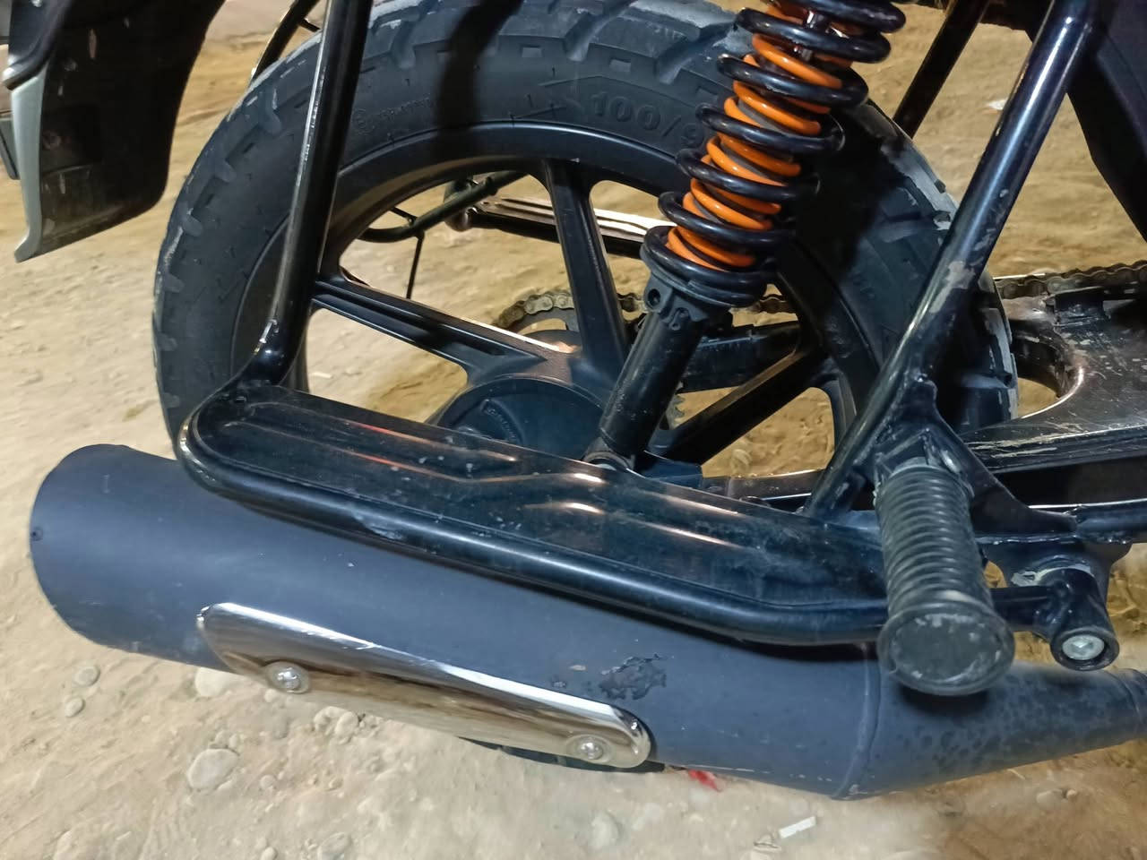 السلام عليكم ورحمه الله  بوكسر٢٣  مرقمه رقم بغداد ماشيه ٢٢ دراجه مكفوله كفاله عامه بيهه كم شغله نقص مثل شخاطه سلف و واقيه بسيطات دراجه نازله من شركه زيرو مكينه ممفتوحه كابريتر ممفتوح برغي بيهه ممفتوح دهن امزويل كل ١٠ ايام فقط زنجيل مبدل وفقط زنجيل ولا ميزانيه وبكرهه
للاستفسار *********** الي يحب يخابر ويعرف السعر واسف ع الاقاله
