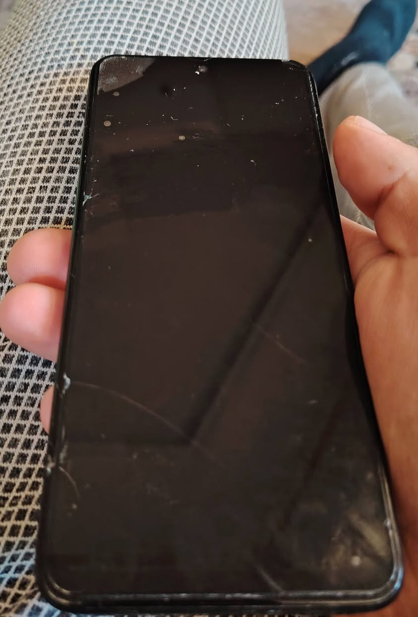 السلام عليكم جهاز هونر اكس 7 b ذاكرة (256) نضيف كارتون شاحنة هتفوت كامل ملحقات فقط بي فرط بالشاشة خفيف مماثر للتواصل ***********
