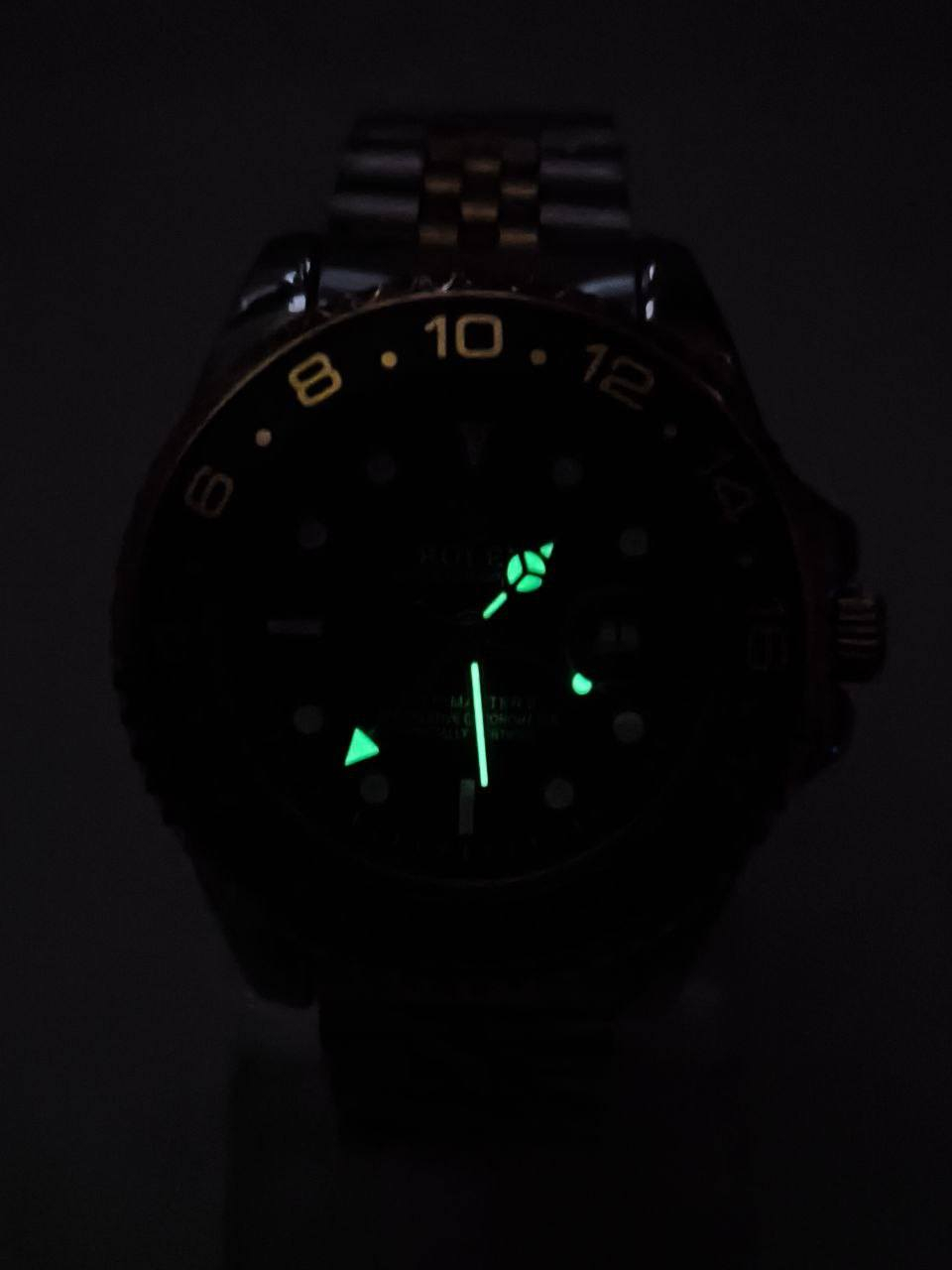 ساعة GMT 

ساعة تحفة فنية
مكينة كوارتز دقيقة
رنك دوار 
ميناء سوداء فخم مع اميال لامينوس
زجاج معدني ضد الخدش وسير مصنوع من الاستانلس ستيل جودة عالية 
مقاومة الماء والغبار 
الساعة مختمه من كل مكان
وزن ثقيل 

السعر :- 35 ع اول تم 
للحجز والاستفسار يرجى الاعتماد خاص


**إذا كنت صاحب هذا الإعلان وتريد حذفه لأي سبب، رجاءا أرسل رسالة إلى الدعم الفني**