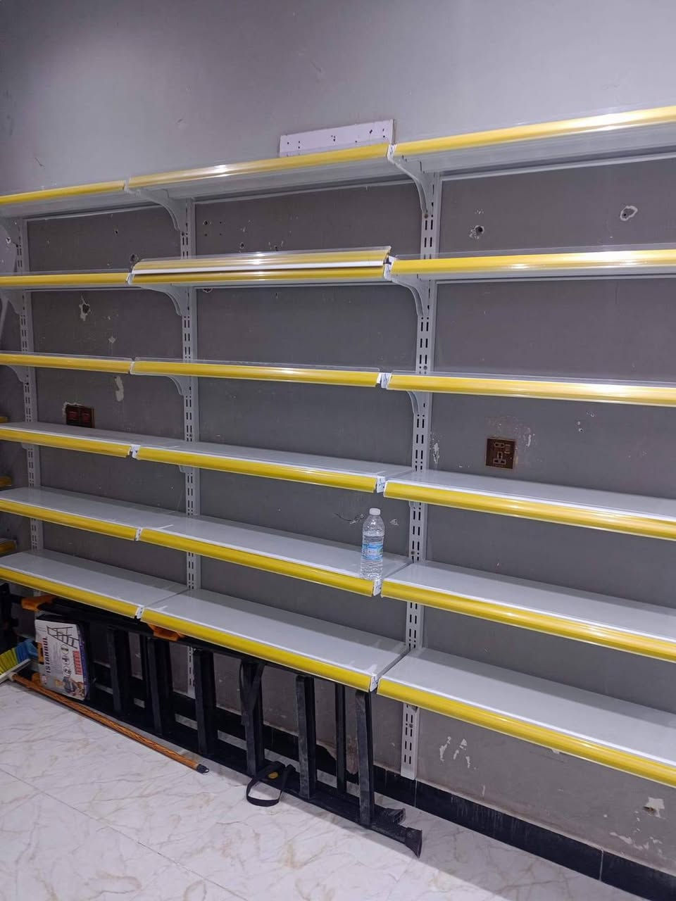 #مكان #البصرة #البصرة
رفوف جديد جداري ثقيل درجة اولى جسرين مسطره دبابه مكاني البصرة البصرة
#يوجد #توصيل #لجميع #المحافظات #حسب #اتفاق 

     الرقم *********** 
        #تحطيم_الاسعار 
           الفتره محدوده 
           الفتره محدوده 
     جديد صار ب السعر المستعمل
