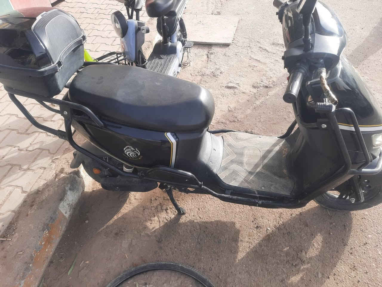 سلام عليكم دراجه شحن ٧ بطاريه شلعه معدل سرعه ١٠٠ حقيقي بس للامانه بيهه بطاريه وحده ضعيفه أخذته قبل شهرين ب٩٠٠ رايدهه ب٦٢٥ ***********
