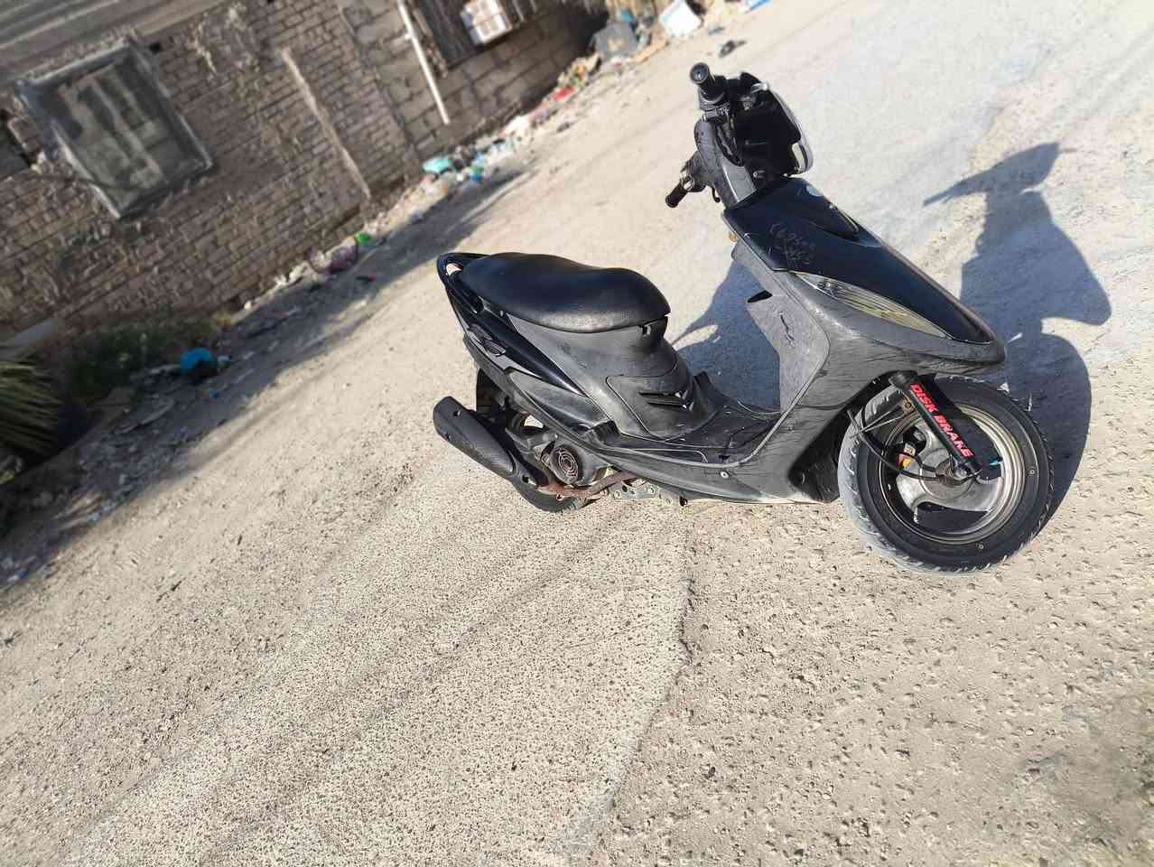 سلام عليكم (اللهم صل على محمد وآل محمد)اخوان ماكس عدلة للبيع كفرات ختم واحد ويه المكينة كلشي مامبدل بيها دراجة على ايد وحده وصل معرض موجود فول نضافة اروح بيها للمدرسة وارجع كهربائيات كلها شغالة شلعة معدل 110 شرط المكان حلة يم جسر الطهمازيه السعر 850 وبيها مجال واني خادم للاستفسار الاتصال على الرقم *********** أو خاص
