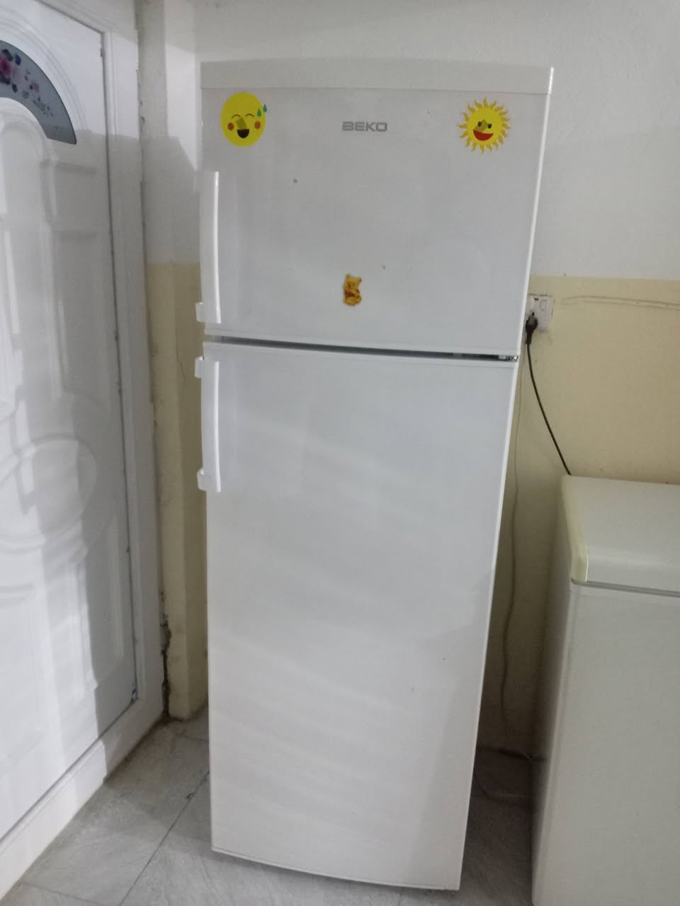 ثلاجه للبيع سعر275الف شغاله تجميد نضيفه موقع بعقوبه الرحمه ***********
