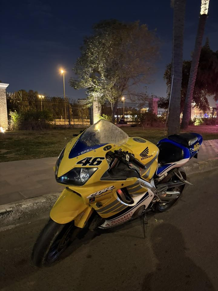 افوراي F4i للبيع
موديل 2006 مكينة وكير كفالة بيها ملاحظات بسيطة بالكفرات 
سعر 25 وبيهة مجال
مكاني البنوك 
***********
