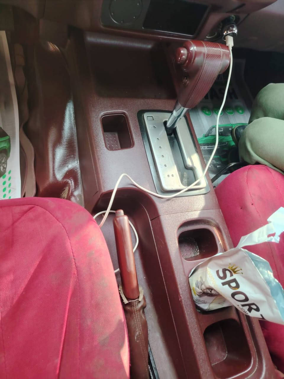 سلام عليكم ورحمة ***********
سيارة نيسان نيفاره موديل 2013
 مكفوله من الصبغ وظربه
رقم قادسيه السياره مكينه كير مكفولات
السياره جاهزه تحويل مباشر
