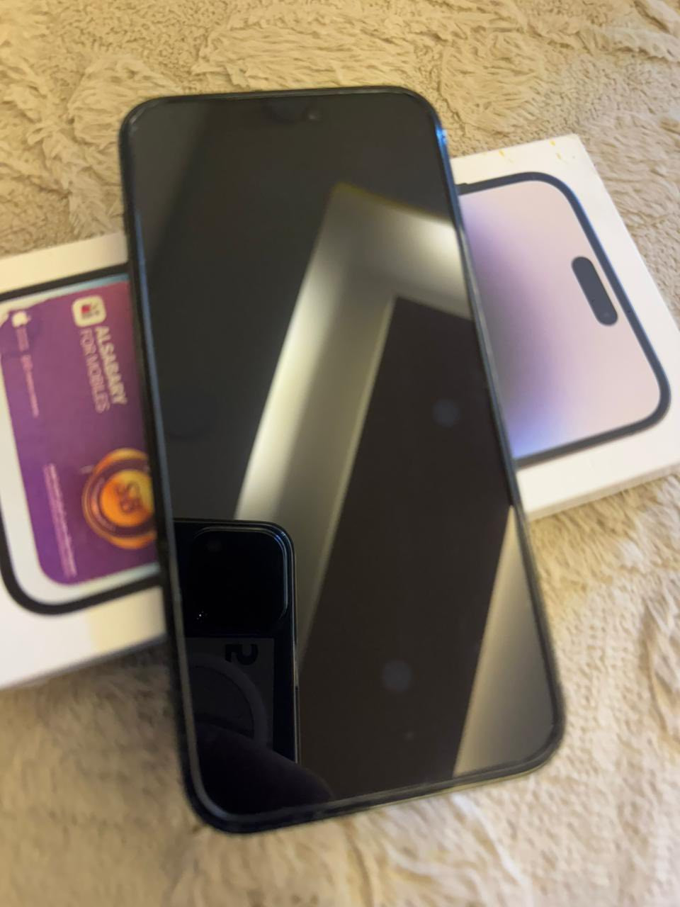 سلام عليكم
ايفون 14 برو ماكس 
ذاكراه 265
بطاريه 80مع كارتونه الاصلي 
العلم شرق اوسط عربي 
الون اسود وبنفسجي 
مبدل شاشه اصليه مال ابل وبطاريه 
ومن بدلتها صار بيها قليل سواد ع مكان السماعه 
مثل ما موضح بالصوره 
تليفون نضافه 95 %
فقط بيع السعر 550 وبي مجال قليل
العنوان البصره مناوي لجم 
***********
واتساب فقط
