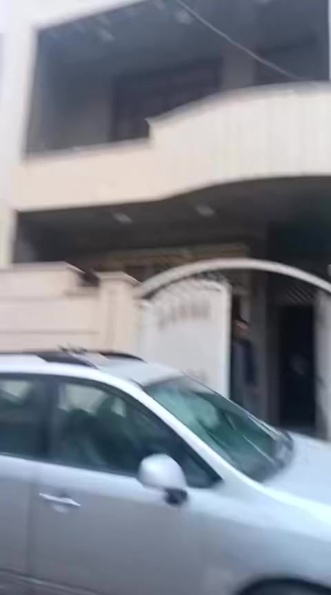 السلام عليكم
للايجار شارع كليه دجله يحتوي على صاله مطبخ 
٣ غرف نوم خدمات صحيه للستفسار 
***********
