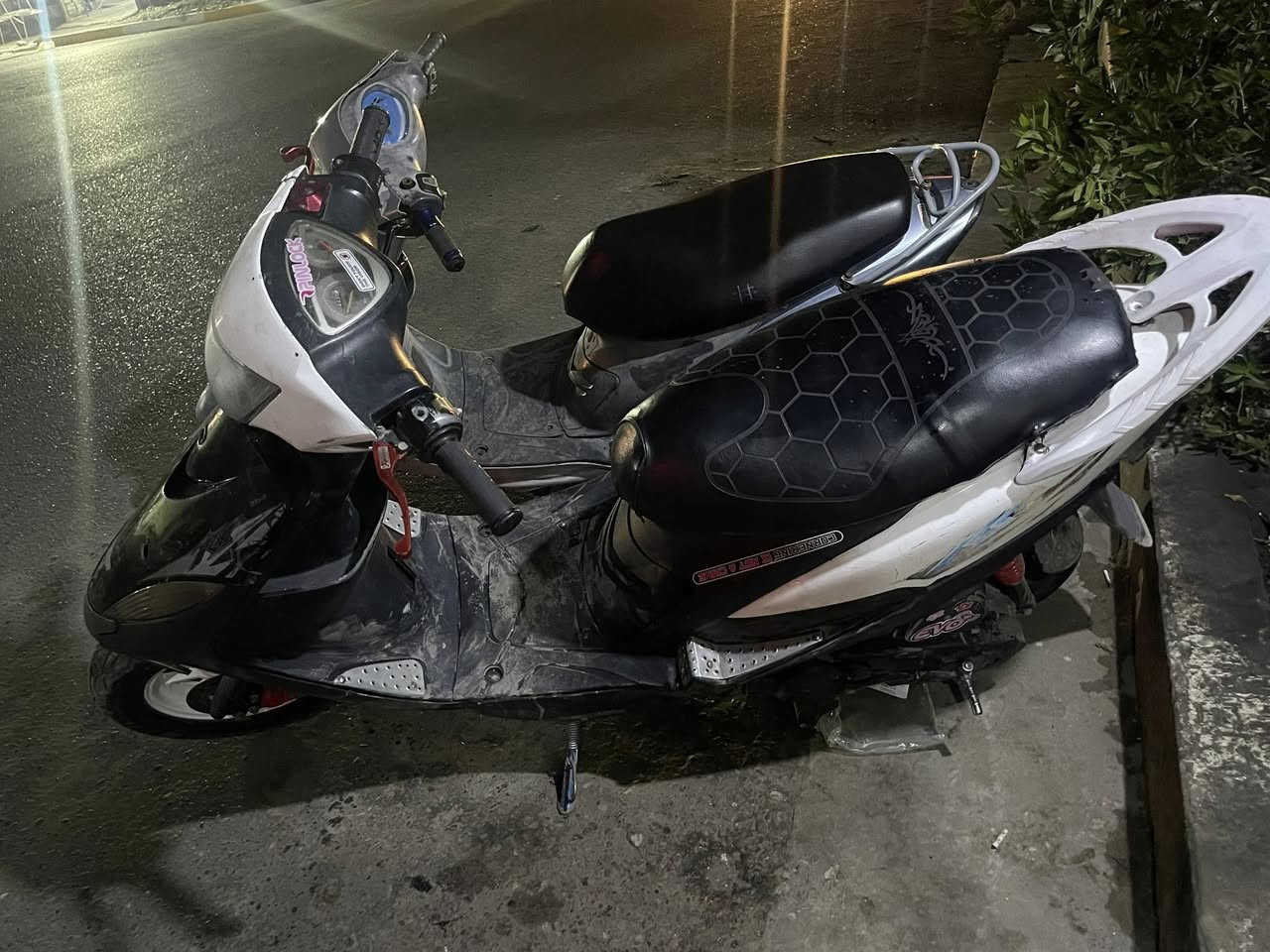 السلام وعليكم ماكسات منغولي وعدله 55 منغولي كامله بس الاشاير وكفت بالمطر والعدله يرادله بس سلف اشاير شغاله 
عنوان بغداد الجديده شارع المسبح 
***********
