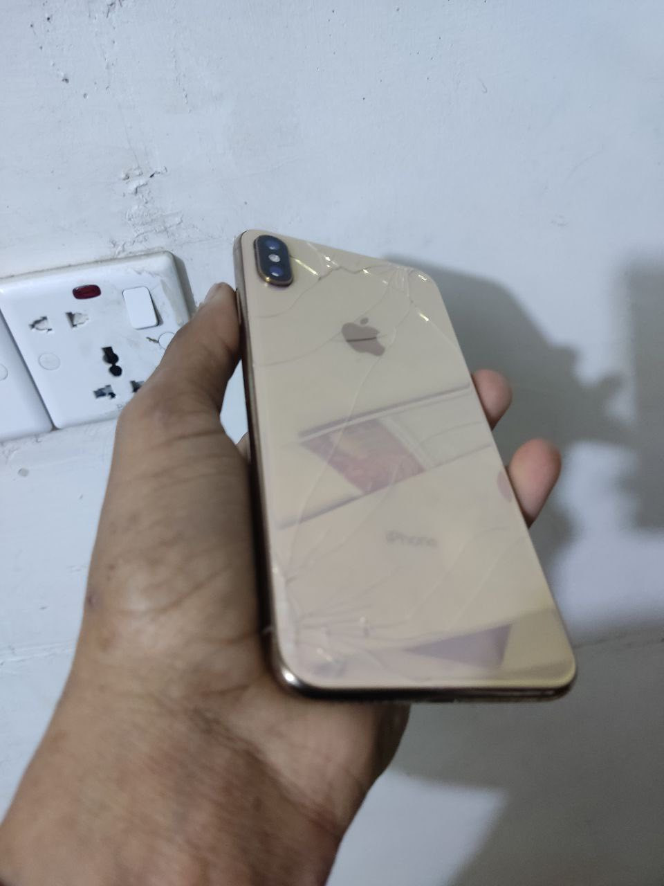 سلام عليكم 
آيفون اكس ماكس 
للبيع فقط ما اراوس 
كله بلادي ما مفتوح 
ذاكرة 256
بطارية 77 بلادي
فقط ظهر مفطور وفيس إيدي واكف فقط ذن 
الباقي مكفول من كلشي 
أنطيك ضمان من كلشي 
السعر 200 ألف 
مكاني بغداد مدينة الصدر 
الاتصال واتساب ***********
