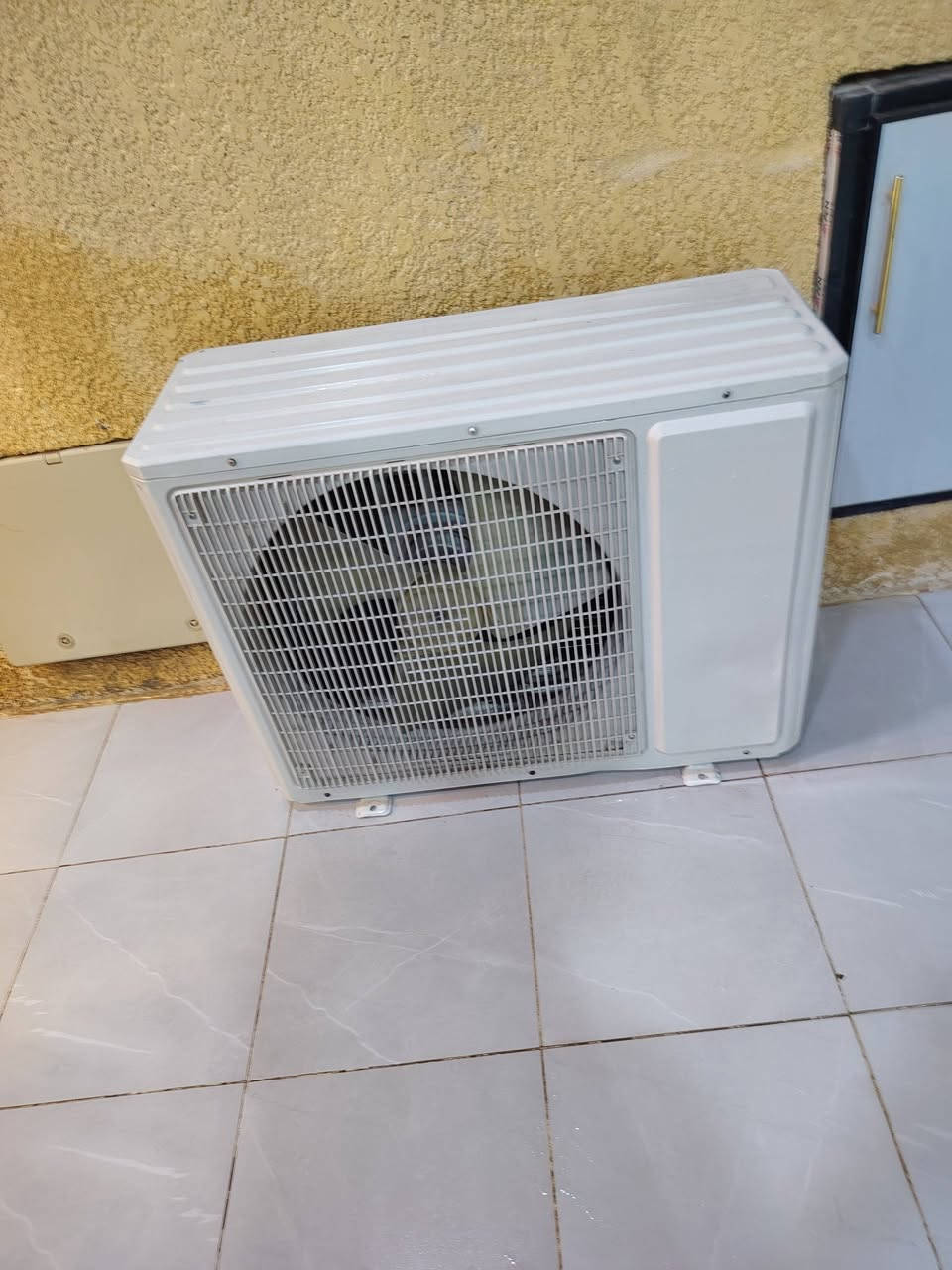 سبلت كري طنين ونص غاز ٤١٠ نضيف بلادي على وضع شركه غاز مقفول سعر ٧٠٠ مكاني بغداد قرب جسر دوار رقم ***********
