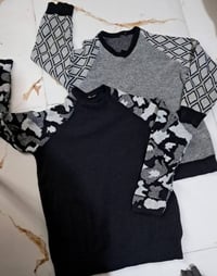 ولادي يلبس من 10الئ13 كلهن بعشره و اذا مفرد هم نبيع وتساب 07885561849