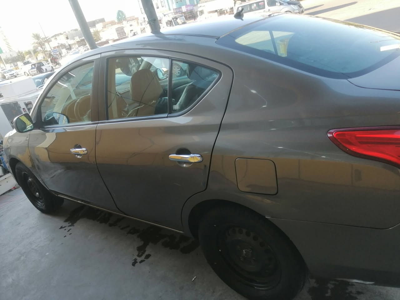 سلام عليكم فيرسا ١٢ بيها قطعتين صبغ بدون دواخل شواصي بلاديه بدون ضرر رقم انبار انكليزي  سعر ٨٨ وشراي يتصل ***********  وتحياتي ل أدمن ولكم سياره ب رمادي سنويه 30
