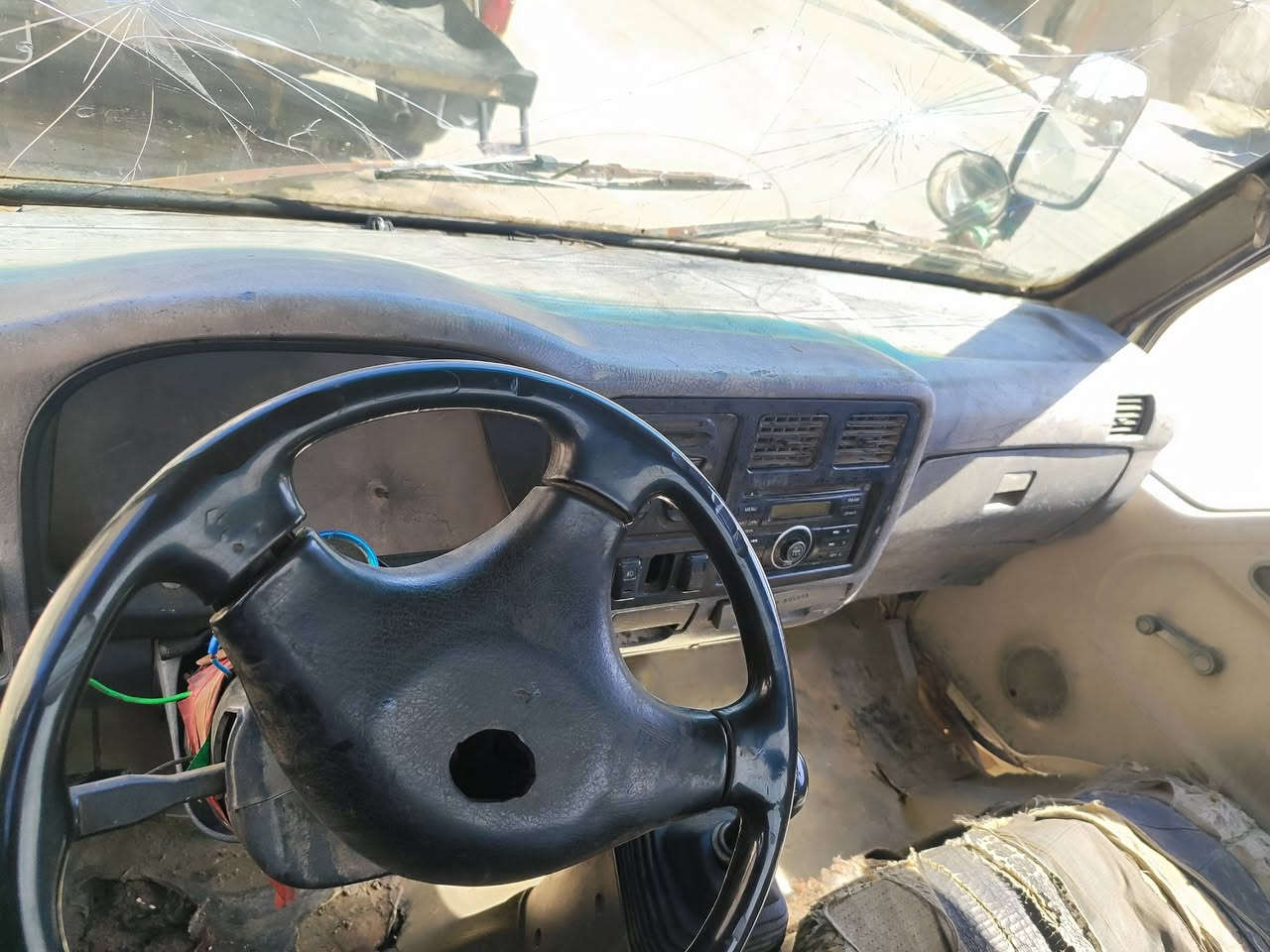 سلام عليكم لبيع كيه فونتيره ٩٨ رقم بغداد ماندل راعيه تكفل سرقه وعشار سياره اي رادله ترتيب رقم اماني سنويه عضم عاج ساقطه ٢٢ سعر ١٧ ورقه مكاني واسط صويره ***********

