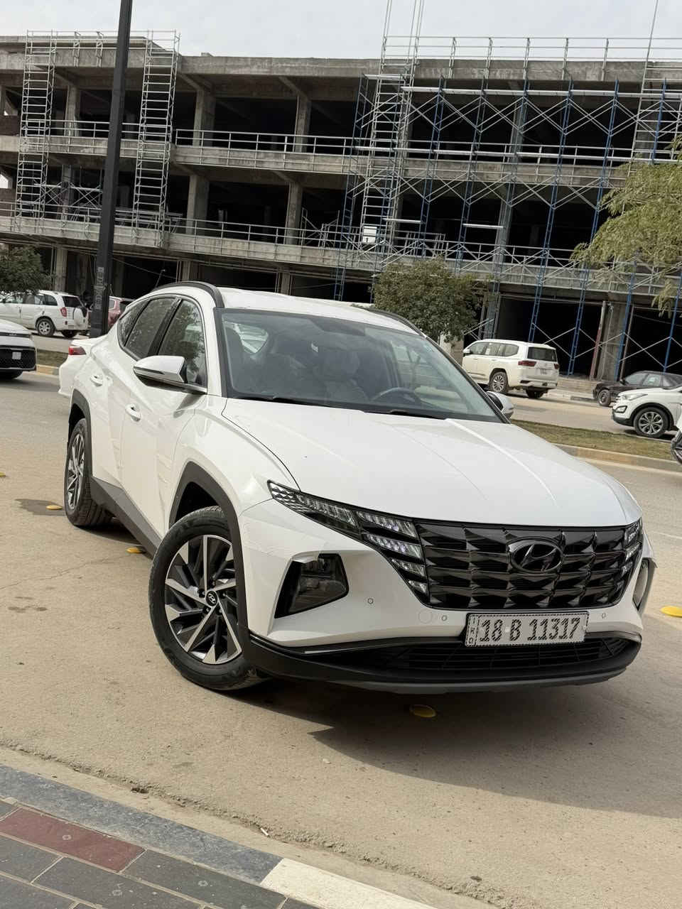 السلام عليكم
هونداي توسان خليجي موديل 23 للبيع 

ماشيه 17 جديده لوك 
السعر 218 وبيها مجال 

السياره مكفوله 
المواصفات 
بصمه تشغيل
تشغيل عن بعد
حساس أمامي خلفي بلادي
كامره خلفيه دواره بلادي
تحكمات 
شاشه كبيره لمس
داخل لونين
أشاره بلمري +شفط كهرباء 
تبريد أمامي خلفي
حاجب زنون نهاري ليلي
لايت عدسه عالي ناصي زنون
حجم المحرك 2000 دوش
كشنات السائق وصدر كهرباء
بردات خلفيه 
سايد بريك كهربائي
نفكيشن
 3انظمه قياده
حجم الويل 18 كروم
السعر 218 ورقه وبيها مجال 
مكان السيارة حله معرض زهرة عمان 
***********📞
📞***********
