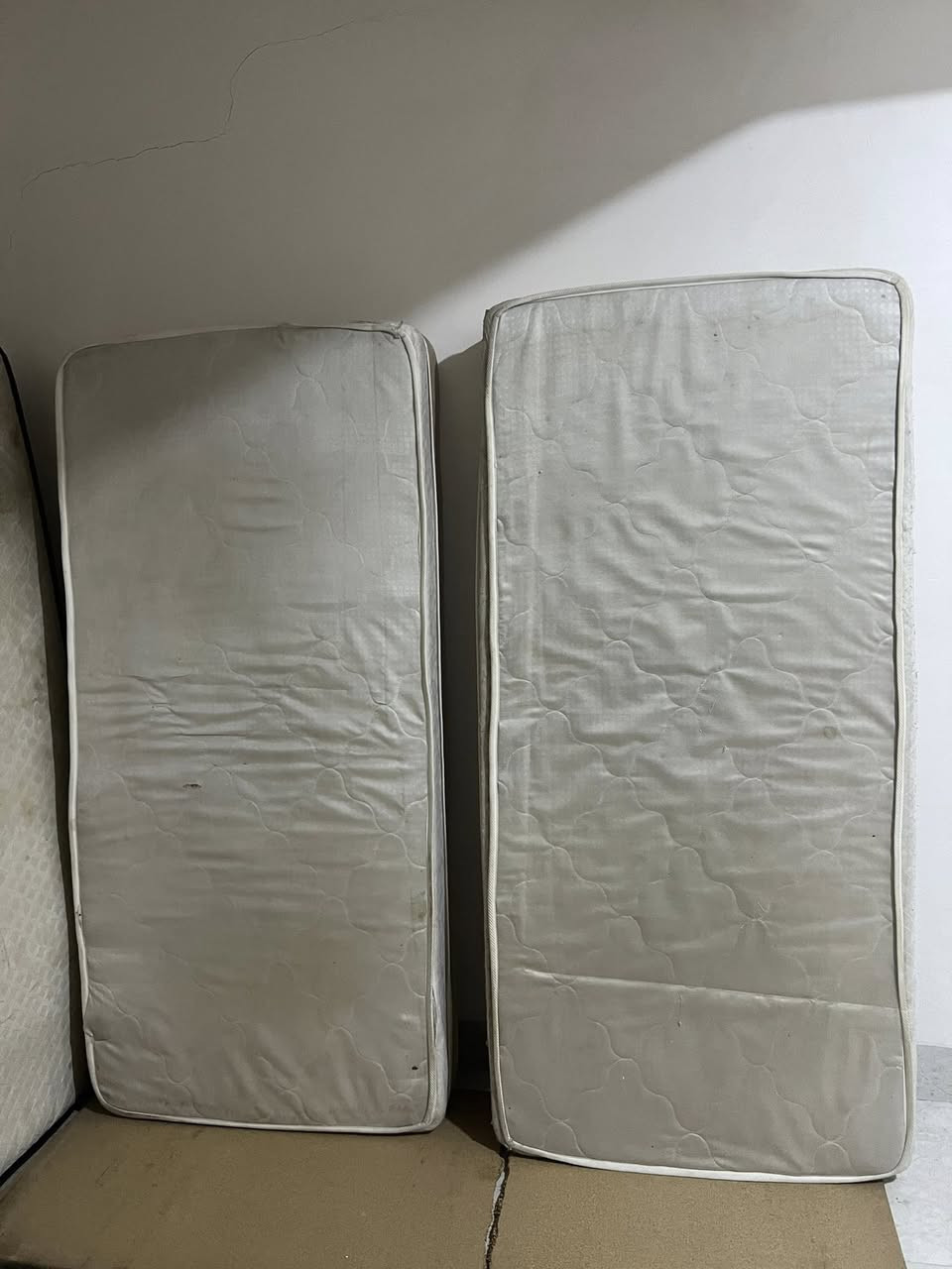 للبيع اغراض منزل موجود في نازناز 
طقم قنفات
خزانة ملابس
فرشات نوم مفردة عدد (4)
صوبة نفط كواليتي عالي
وطفاية حريق  ٨ كيلو بودرة بتلزمك اذا اشتعل البيت من صوبة النفط 😂
للتواصل على الرقم : ***********
