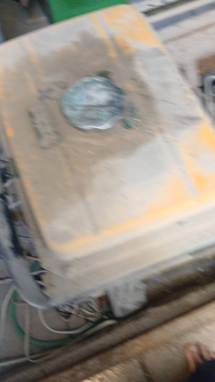 مولد كاز مع روبن ماء للبيع شغالات بس متروكات المكان بغداد حي الرئاسه...***********
